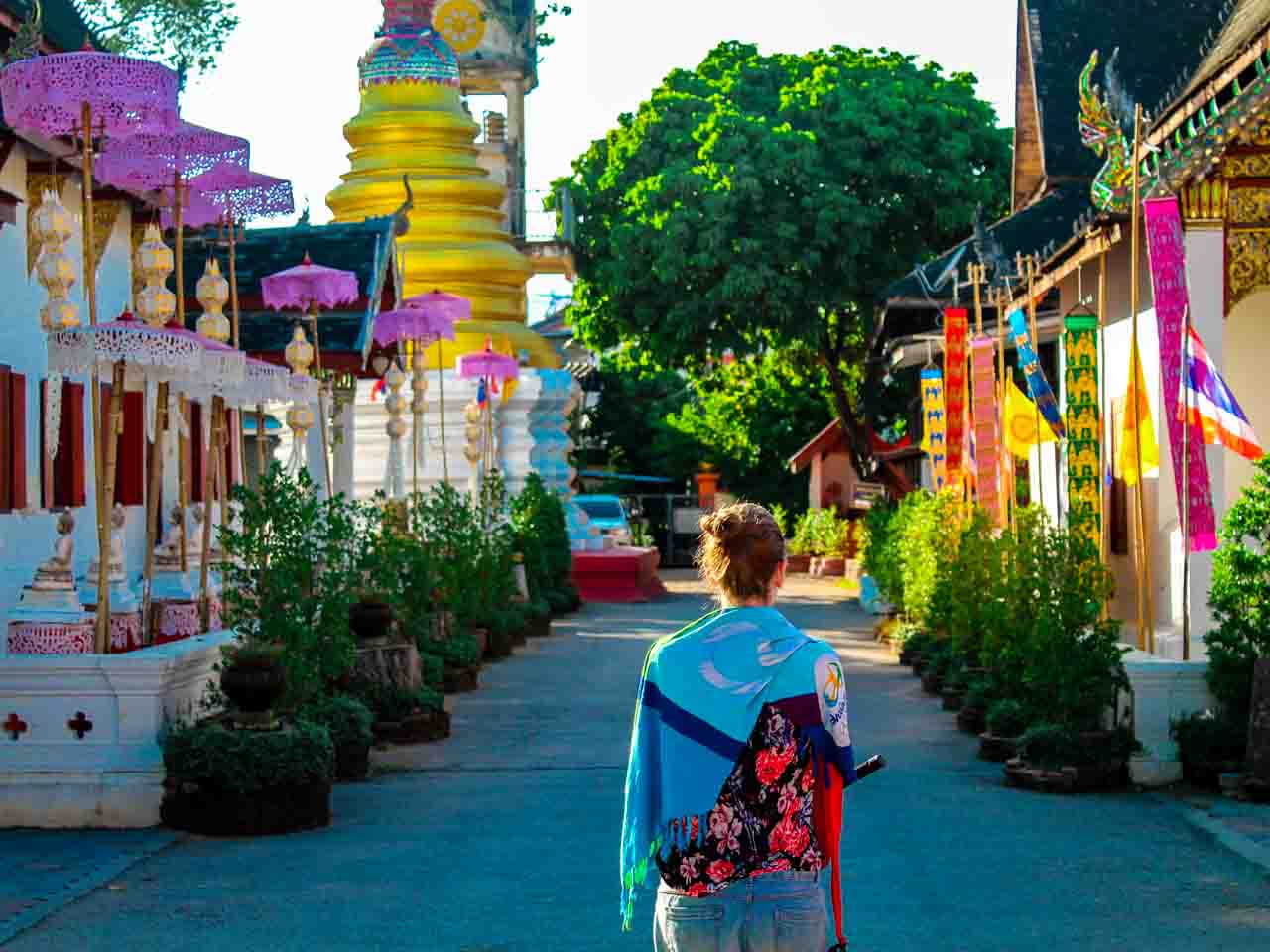 Em Chiang Mai, o clima é mais tranquilo, e o contato com a natureza é maior.