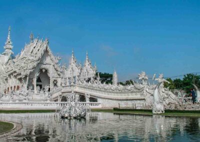 White Temple ou o templo branco de Chiang Rai, ao norte da Tailândia - pacote Tailândia viagem
