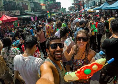 Bruno e Vict&oacute;ria aproveitando o Songkran em Bangkok.