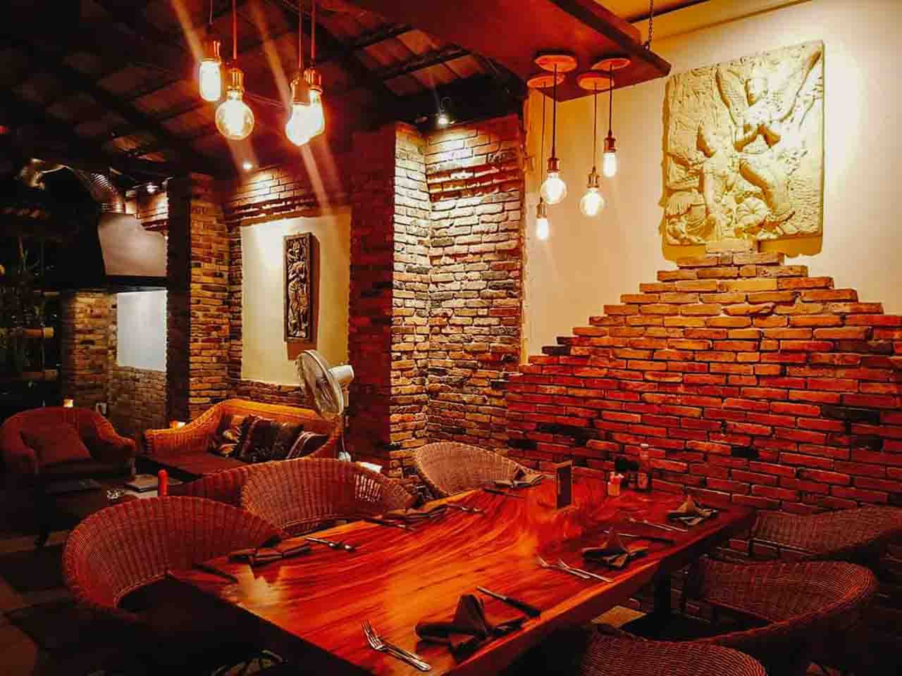 O ambiente sofisticado do Carnivore Steak & Grill que o torna um dos restaurantes instagramáveis em Krabi.