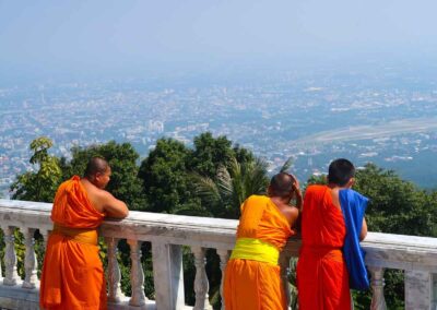 Monges no Doi Suthep - passeios em Chiang Mai - pacote de viagem Tailândia