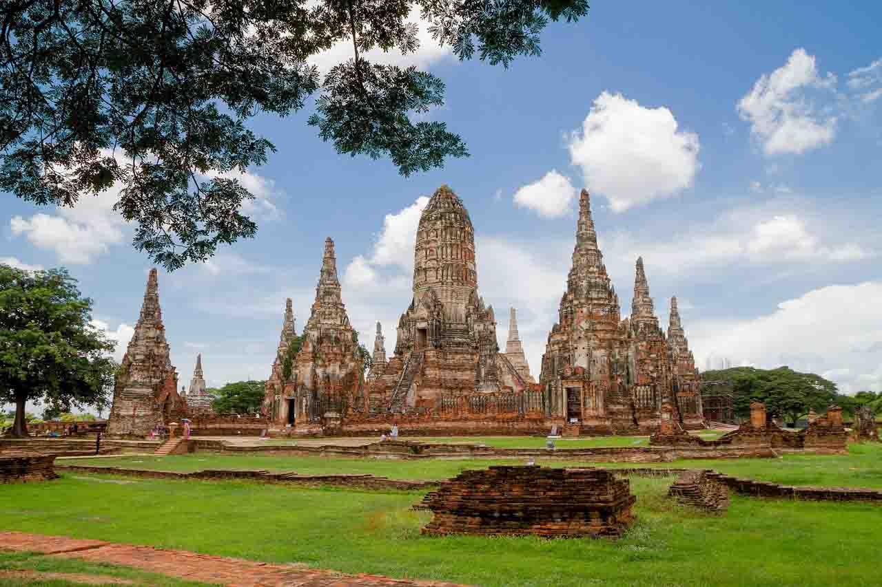 Ayutthaya possui vários templos antigos e já foi a capital da Tailândia