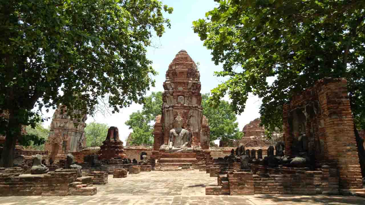O Wat Mahathat é um dos templos mais visitados de Ayuttahaya