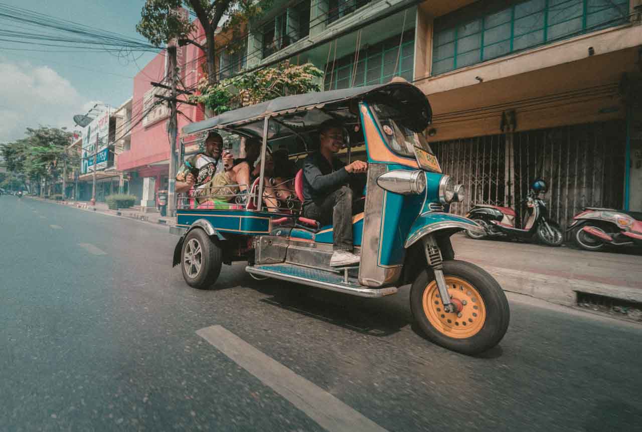 Tuk Tuk, transporte muito utilizado em Bangkok e Chiang Mai.