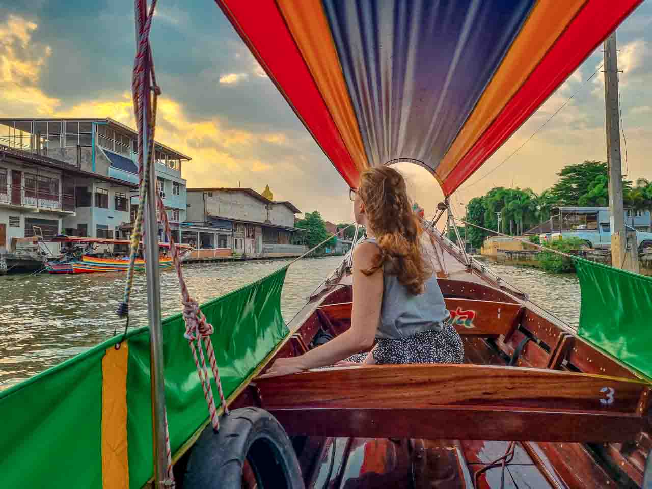 Passeio barco pelos canais de Bangkok e Wat Paknam com guia em português pela Tailandiando
