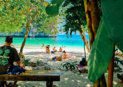 Passeio de Hong Islands em Krabi com a Tailandiando