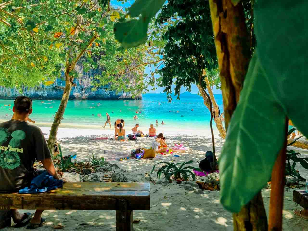 Passeio de Hong Islands em Krabi com a Tailandiando