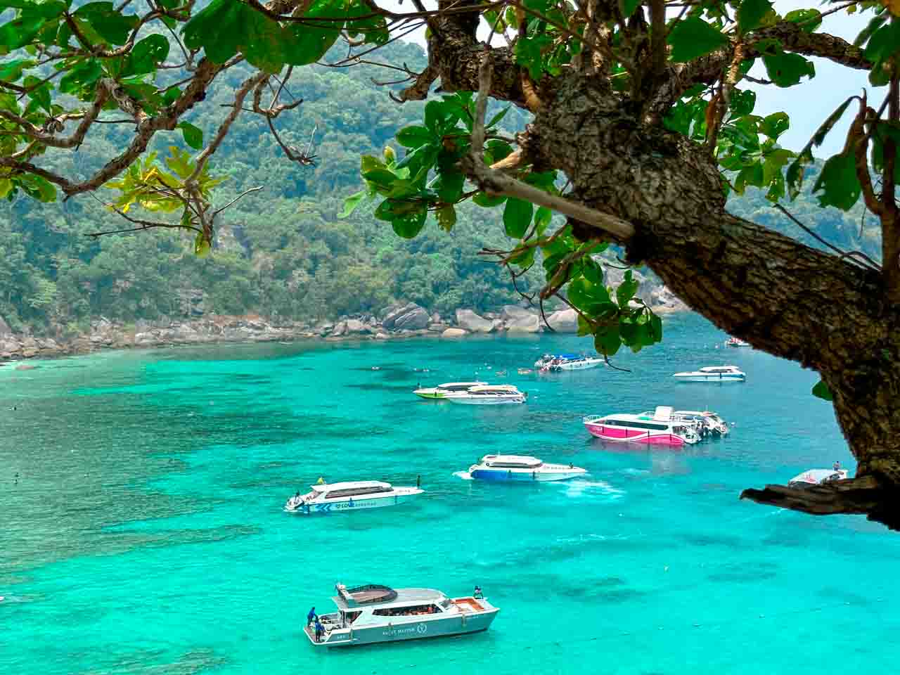 A impressionante paisagem de Similan, um dos passeios mais paradisíacos de Phuket