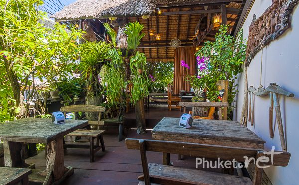 O restaurante Thammachat, é um dos mais inusitados e instagramáveis em Phuket.