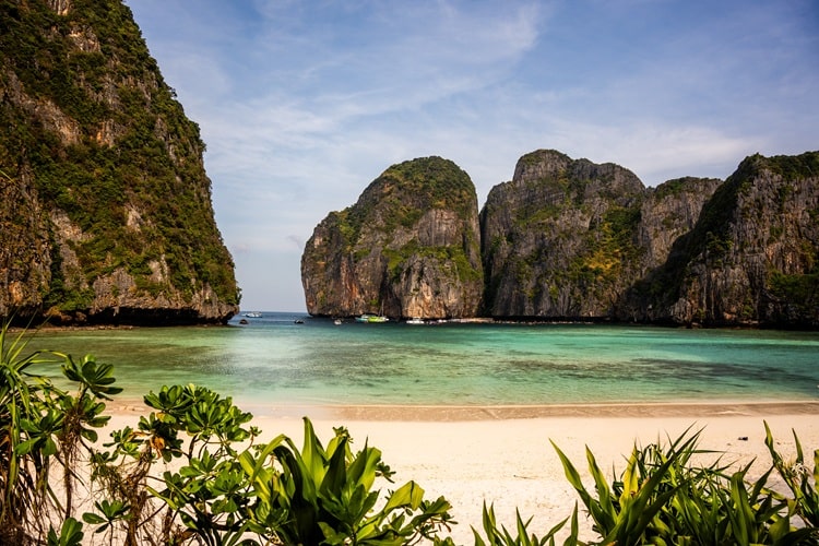 A incrível praia de Maya Bay na Tailândia