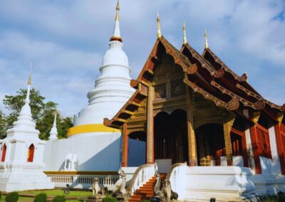 O Wat Phra Singh, é inspirado na arquitetura Lanna.