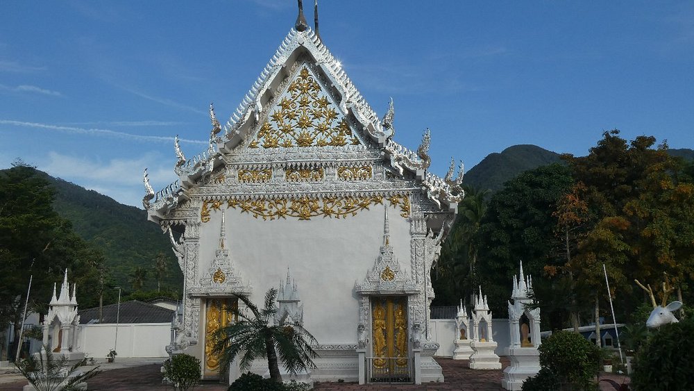 Wat Chaloklum fica em uma vila de pescadores em Koh Phangan