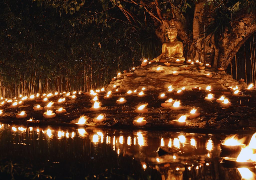 O Makha Bucha Day, é um dos feriados da Tailândia que refletem a devoção ao budismo O Makha Bucha Day, é um dos feriados da Tailândia que refletem a devoção ao budismo