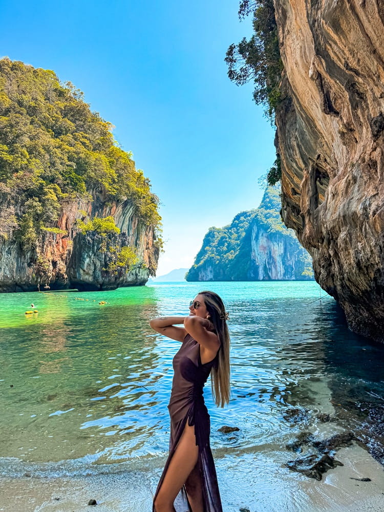 B&aacute;rbara no passeio de Hong Islands na Tail&acirc;ndia
