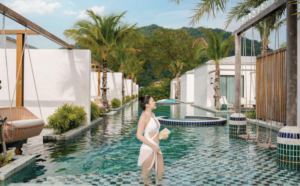 Sugar Marina Resort-LAGOON-Villas, Naiyang Beach, é todo rodeado por piscina, proporcionando uma experiência emersiva na natureza Sugar Marina Resort-LAGOON-Villas, Naiyang Beach, é todo rodeado por piscina, proporcionando uma experiência emersiva na natureza