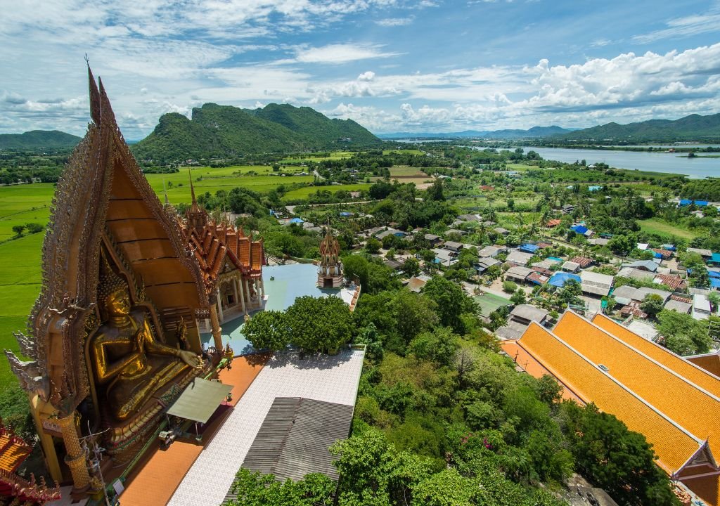 O Tiger Cave Temple, é considerado o templo mais famoso de Krabi O Tiger Cave Temple, é considerado o templo mais famoso de Krabi